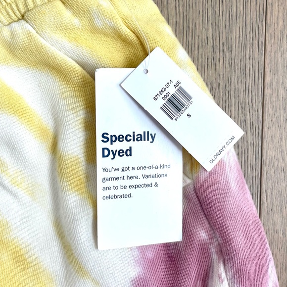 Old Navy NWT tie dye shorts size small - Picture 3 of 6